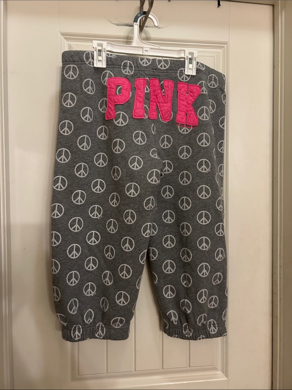 Victoria's Secret PINK Gray and White Peace Sign Capris
